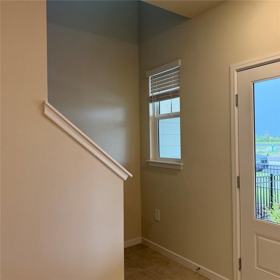 2275 Southbury Dr - Photo 5 of 10