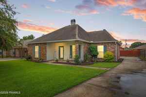featured image of 3040 Mark Twain St