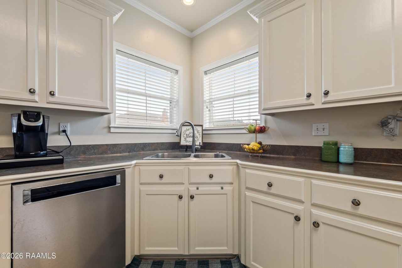 3040 Mark Twain St - Photo 7 of 26