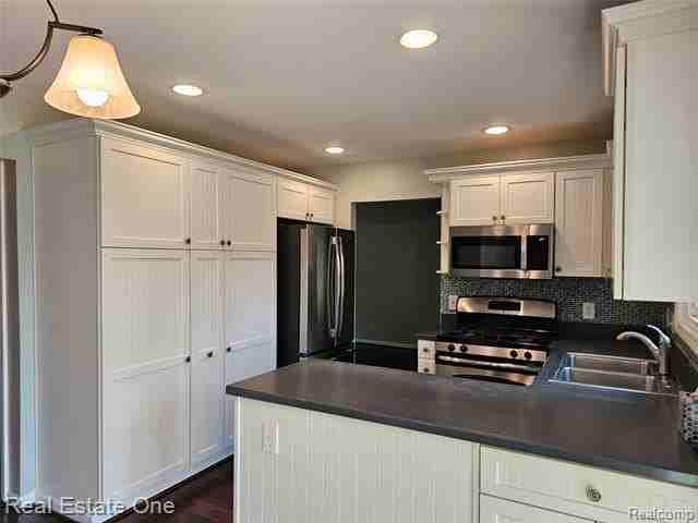 2070 Winchester Rd - Photo 5 of 26
