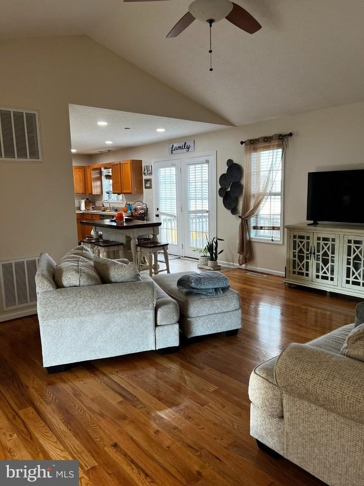 199 Wallace Ave - Photo 2 of 17