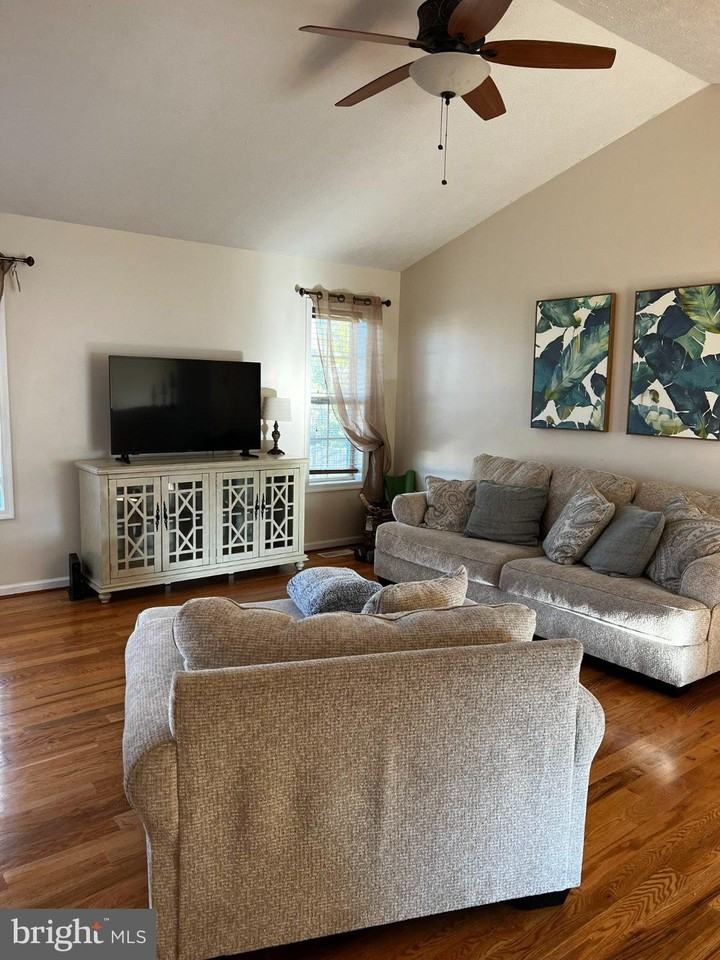 199 Wallace Ave - Photo 3 of 17
