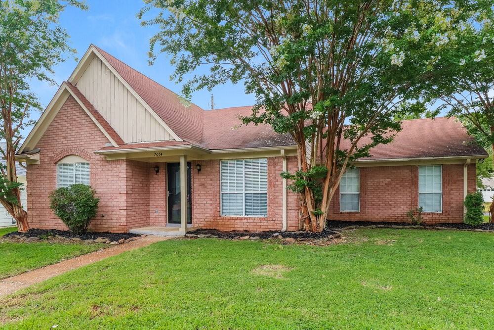 7054 Brady Hill Dr - Photo 3 of 16