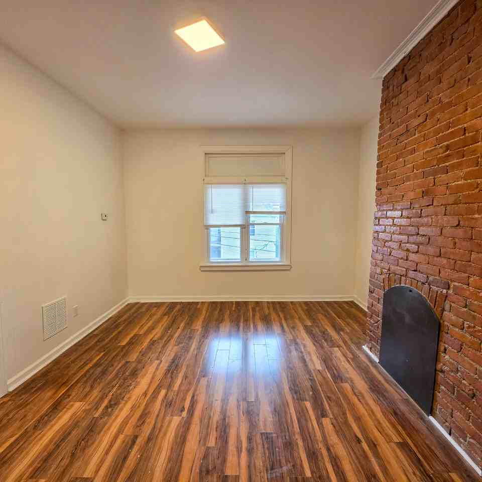 110 Kirk Ave #1 - Photo 5 of 31
