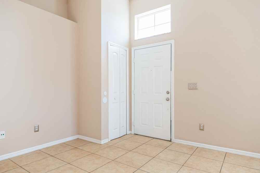 1610 Sand Key Cir - Photo 2 of 15