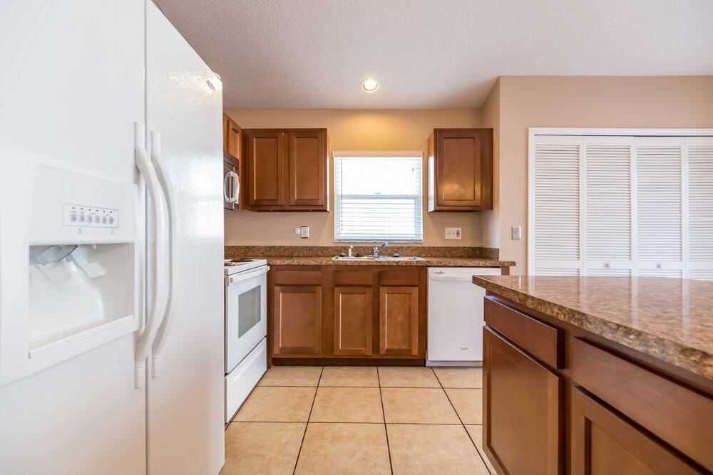 1610 Sand Key Cir - Photo 6 of 15