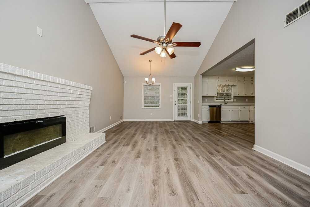 2621 Laurel Woods Ln Se - Photo 5 of 18