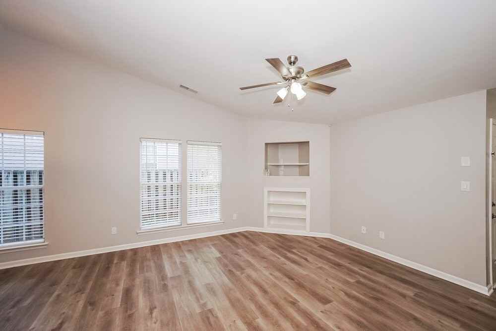 3002 Salmon River Dr - Photo 4 of 16