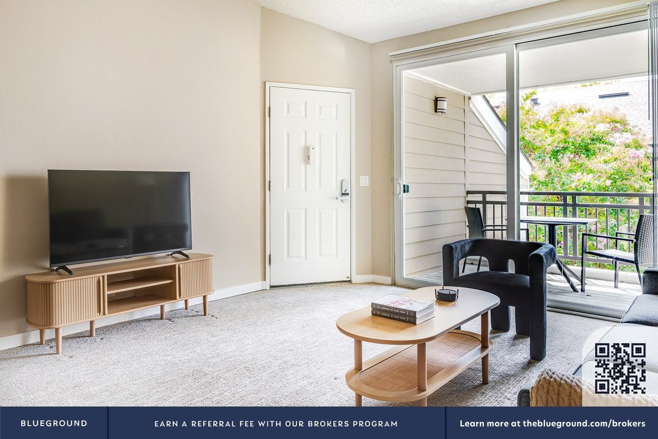 1050 Benton Street - Photo 5 of 35