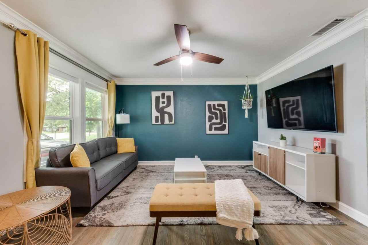 415 Circle Dr #1626238P - Photo 2 of 50