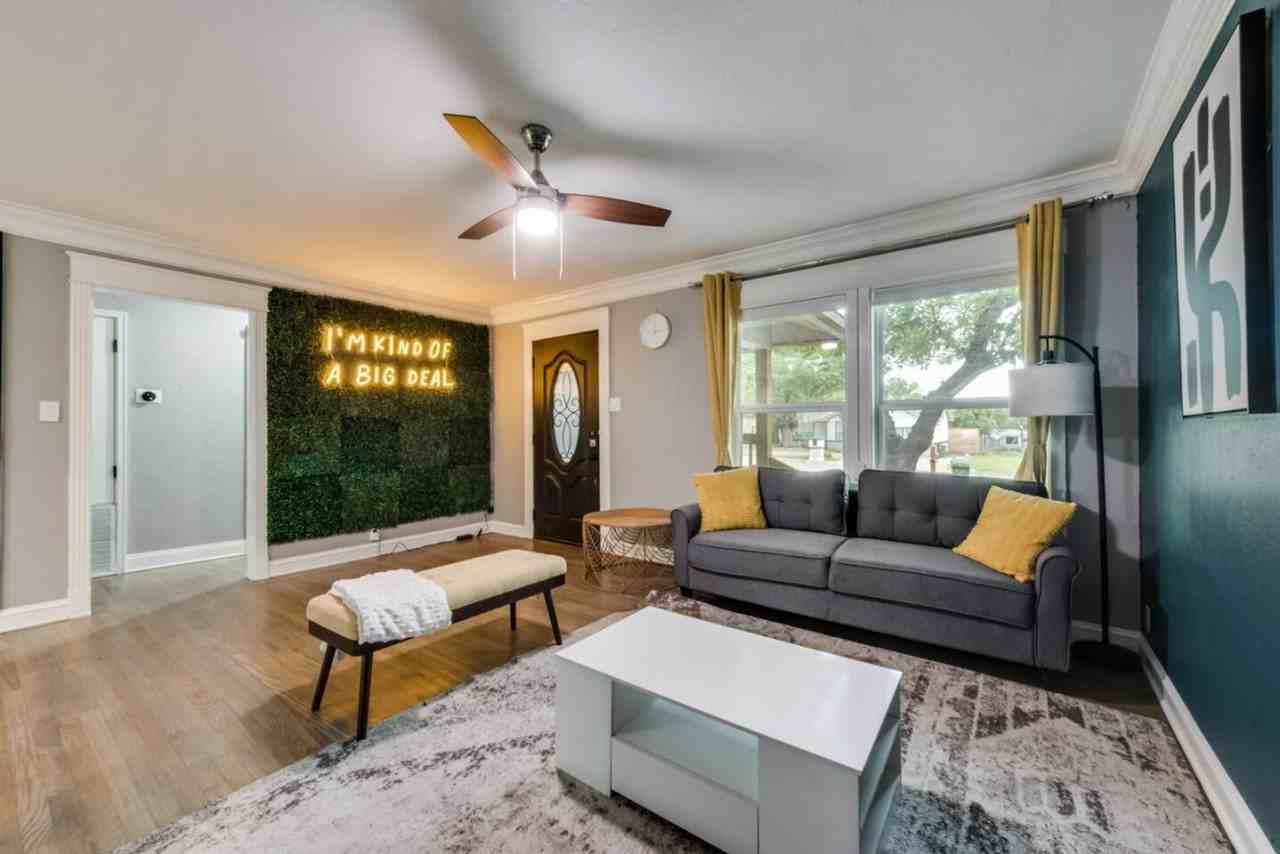 415 Circle Dr #1626238P - Photo 3 of 50