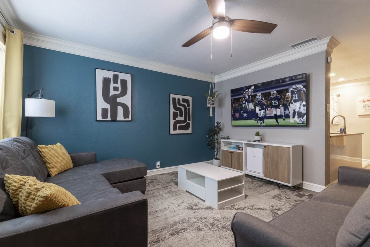 415 Circle Dr #1626238P - Photo 4 of 50