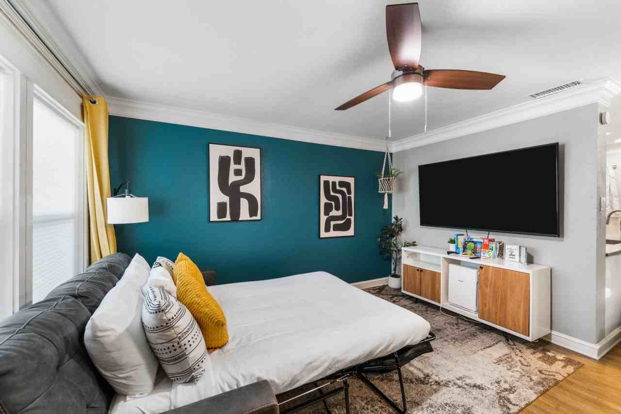 415 Circle Dr #1626238P - Photo 5 of 50
