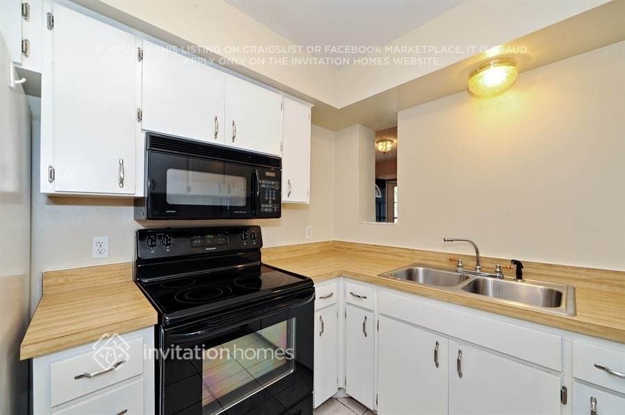 12402 68th St - Photo 2 of 13