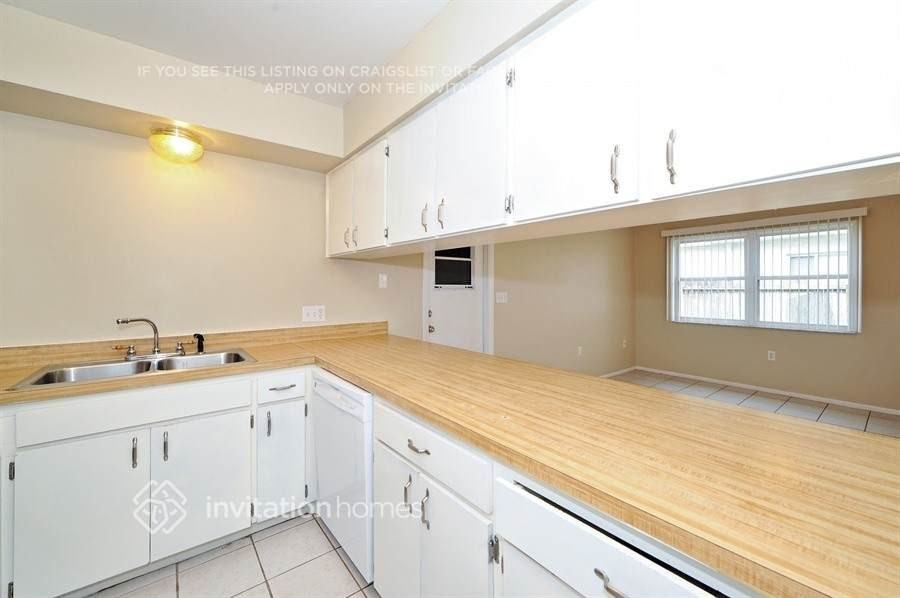 12402 68th St - Photo 3 of 13