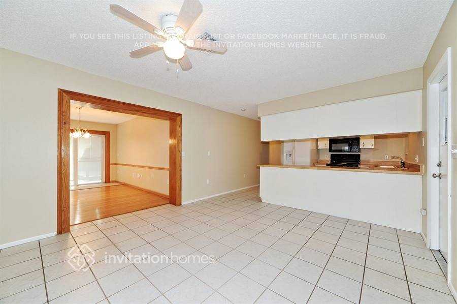 12402 68th St - Photo 4 of 13