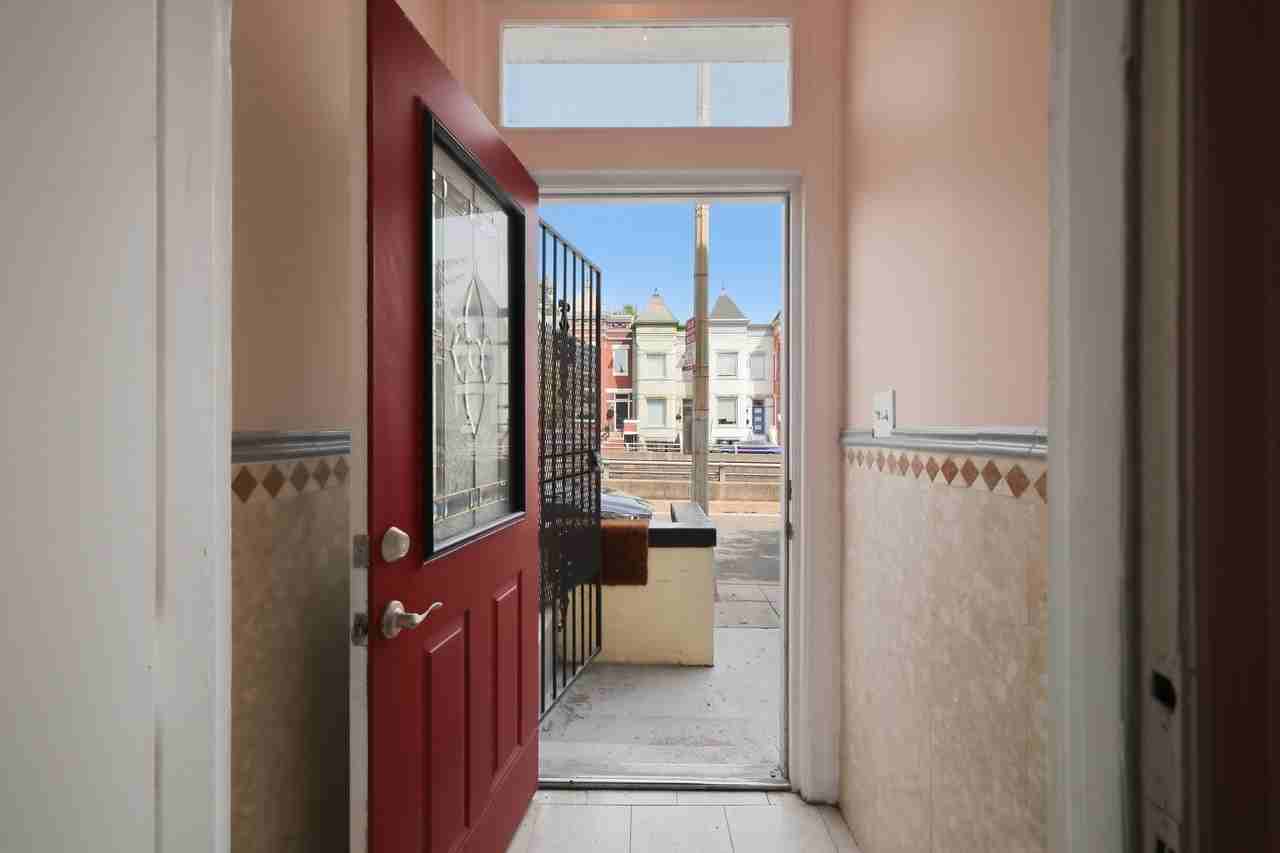 1832 N Capitol St Nw #1 - Photo 3 of 15