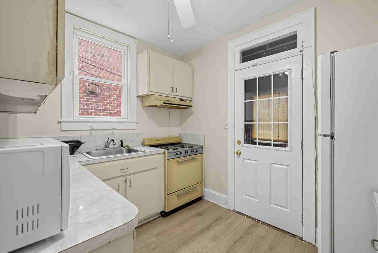 1508 19th St Se #1 - Photo 5 of 13