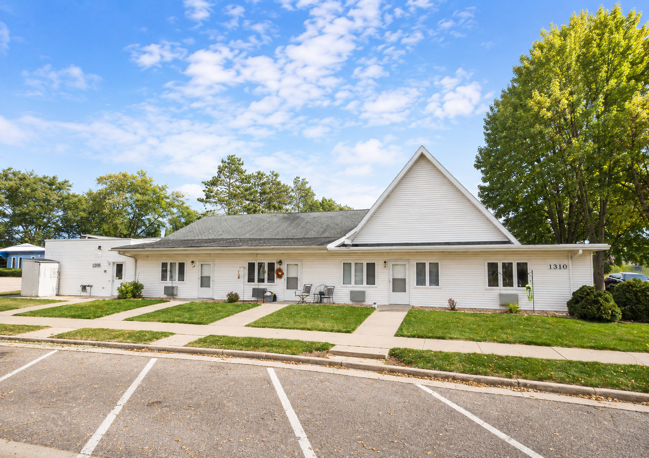 Jefferson Pines Apartments - Photo 2 of 2
