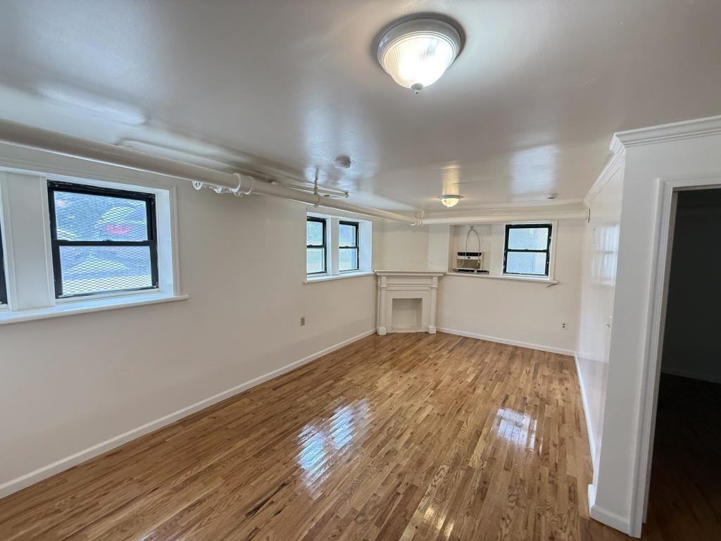 497 Van Cortlandt Park Ave - Photo 4 of 10