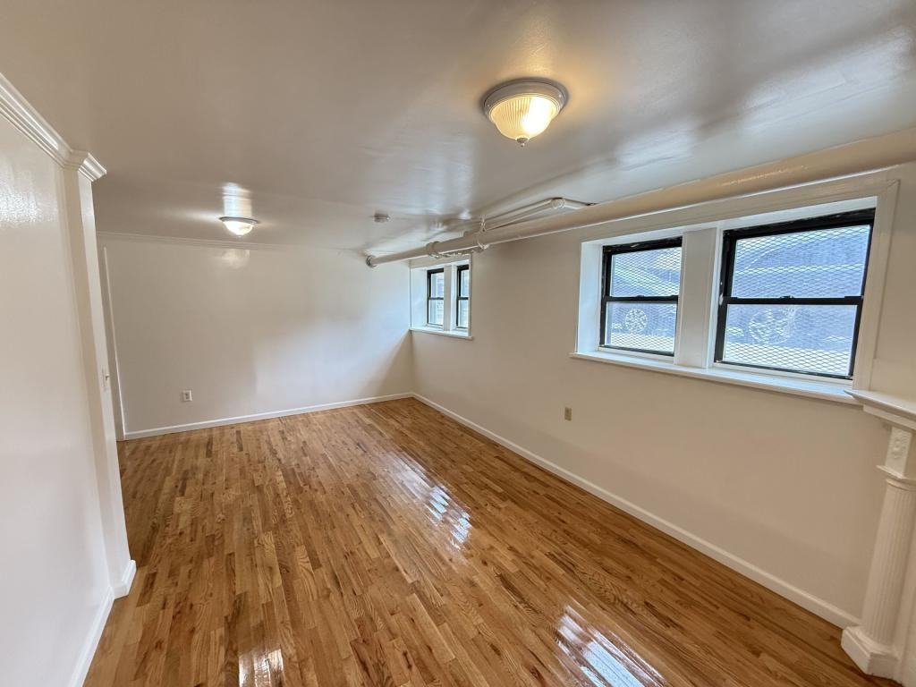 497 Van Cortlandt Park Ave - Photo 5 of 10
