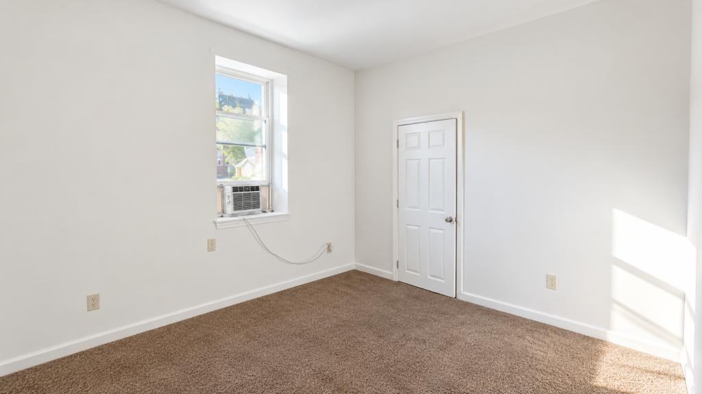126 W Potomac St - Photo 6 of 7