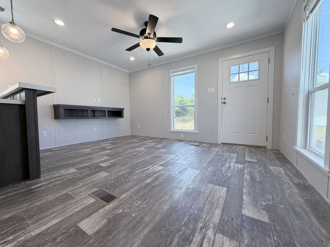 709 N Collins Fwy #32 - Photo 3 of 26