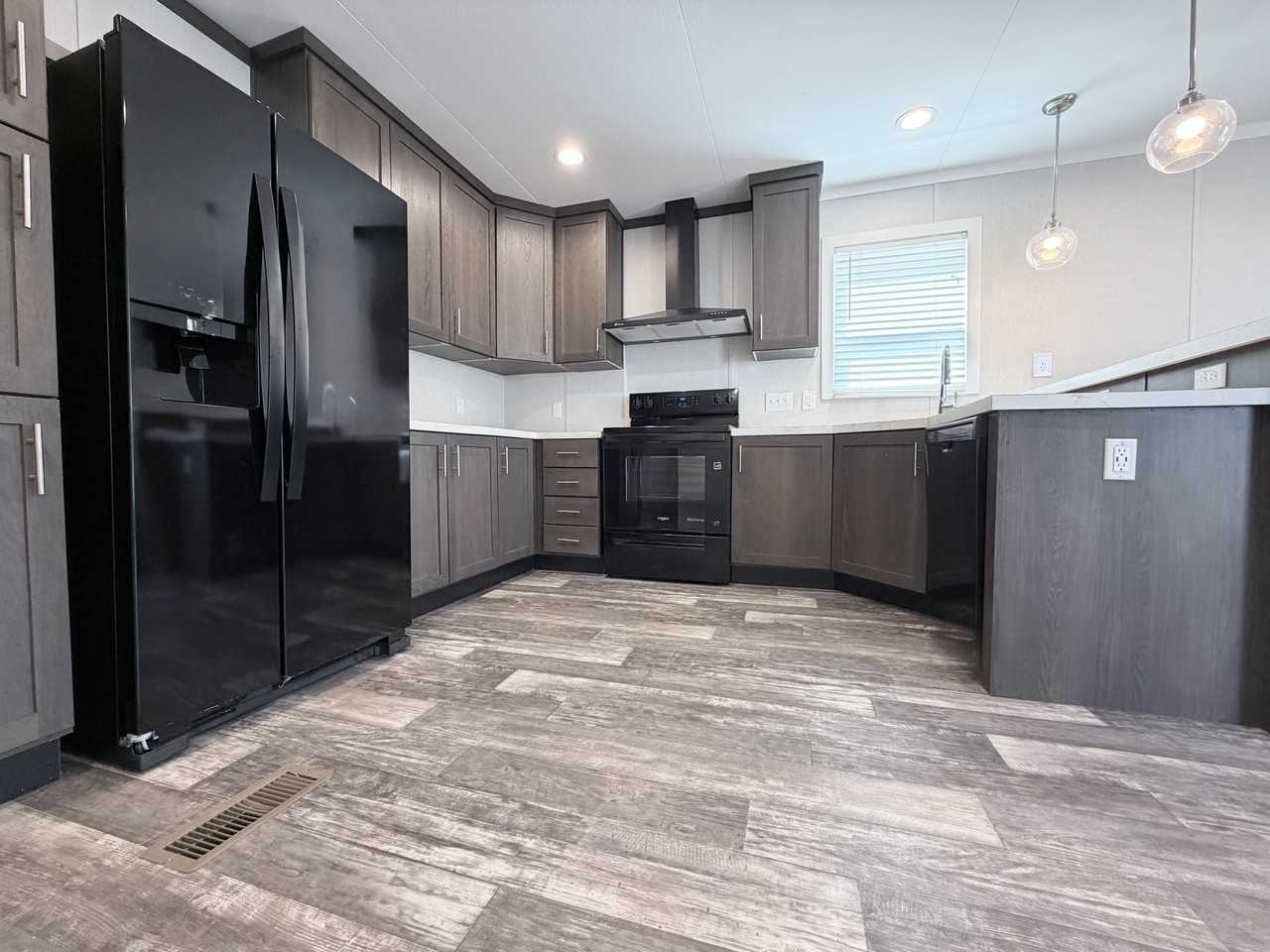 709 N Collins Fwy #32 - Photo 4 of 26