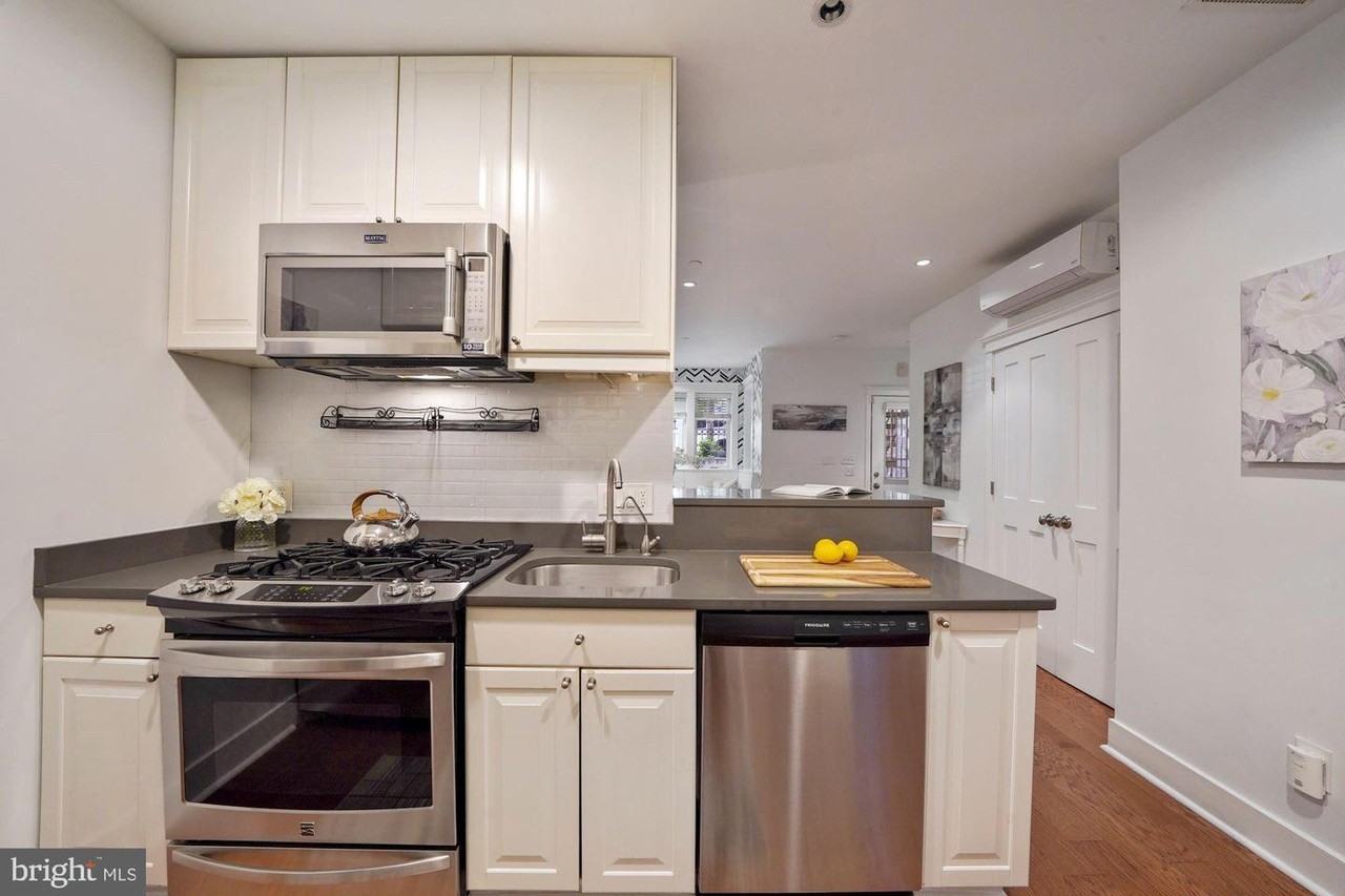 1439 W St NW - Photo 4 of 20