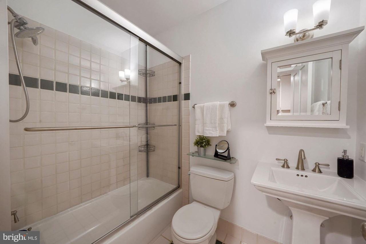 1439 W St NW - Photo 5 of 20