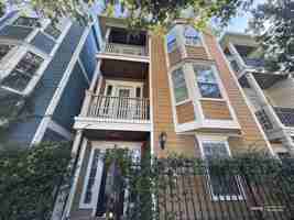 featured image of 219 W 27th St #B