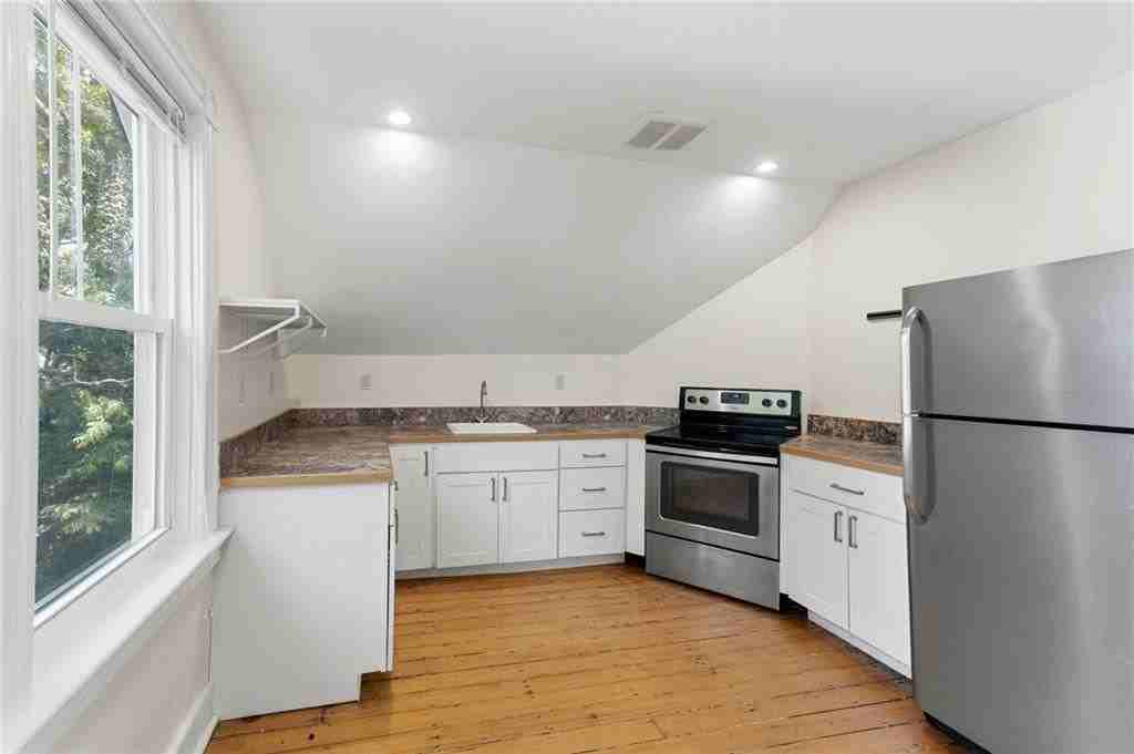 132 S Angell St ##3 - Photo 2 of 22