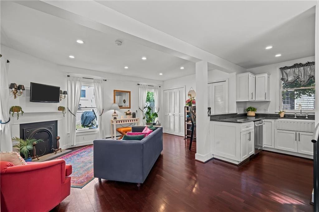 2 Lasalle Pl - Photo 3 of 21