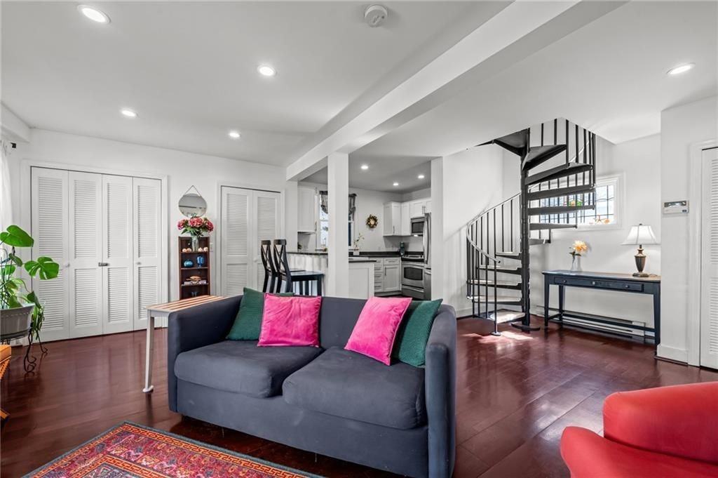 2 Lasalle Pl - Photo 5 of 21