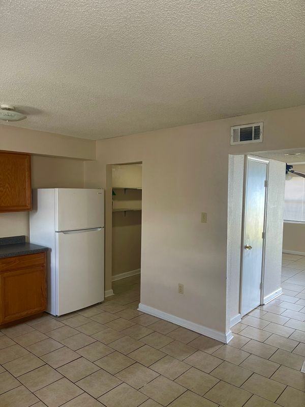 2464 Mexico St - Photo 3 of 6