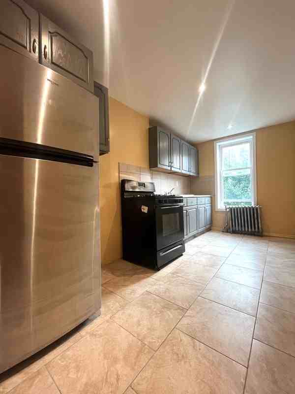 220 Grant Ave ##2 - Photo 2 of 11