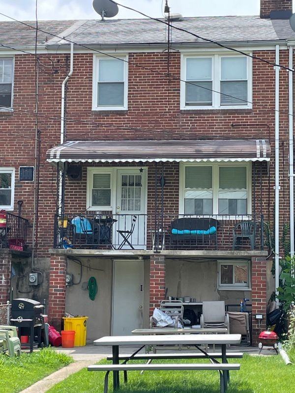 908 Evesham Ave - Photo 4 of 14