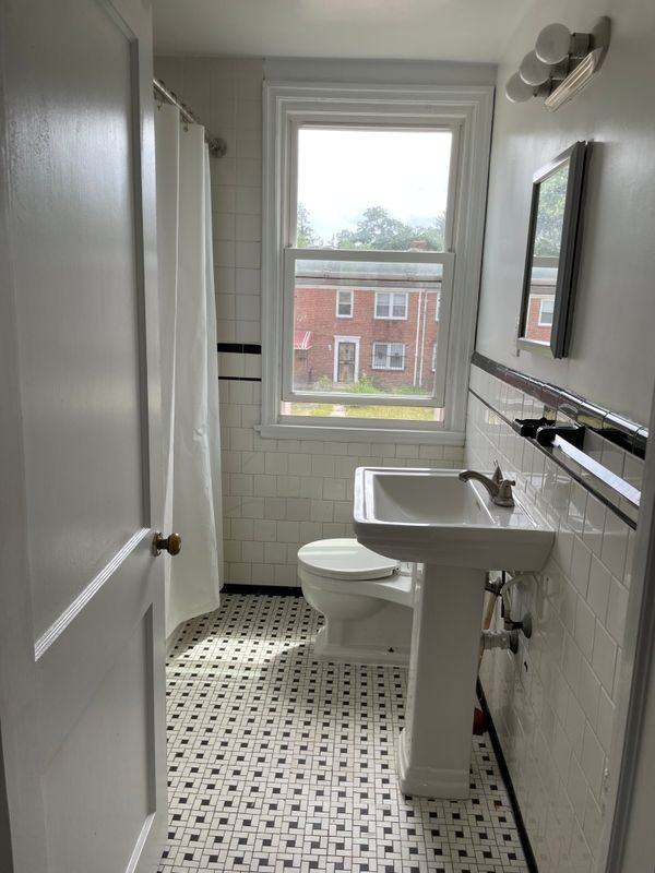908 Evesham Ave - Photo 6 of 14