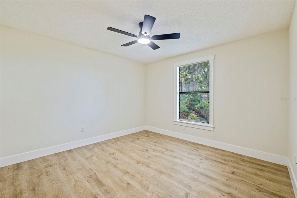 1670 Castlewood Ln - Photo 3 of 22
