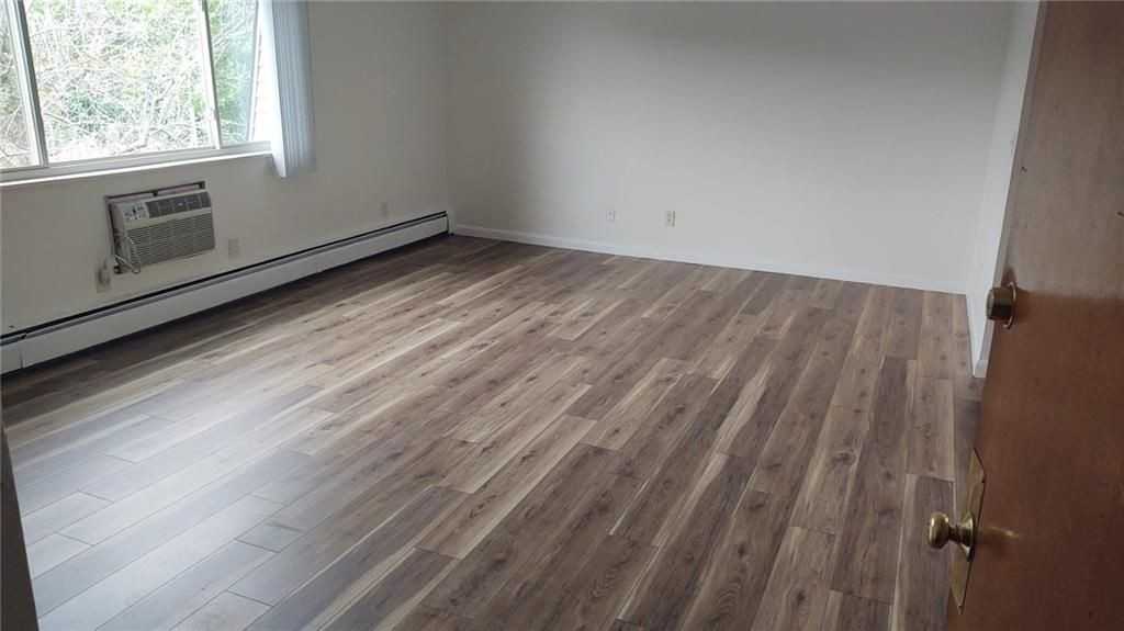2194 Warwick Ave ##3l - Photo 2 of 5