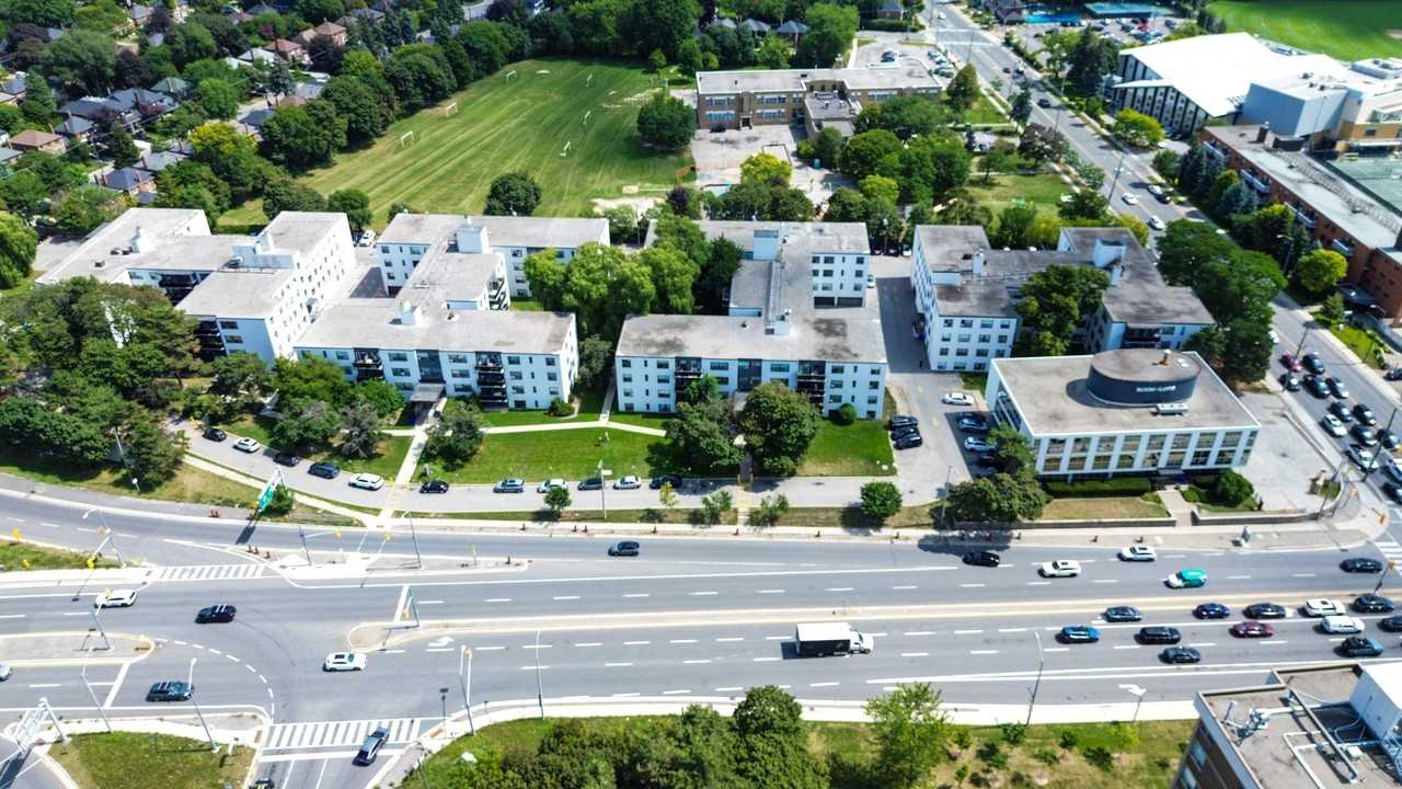 2175 Avenue Road - Photo 3 of 17