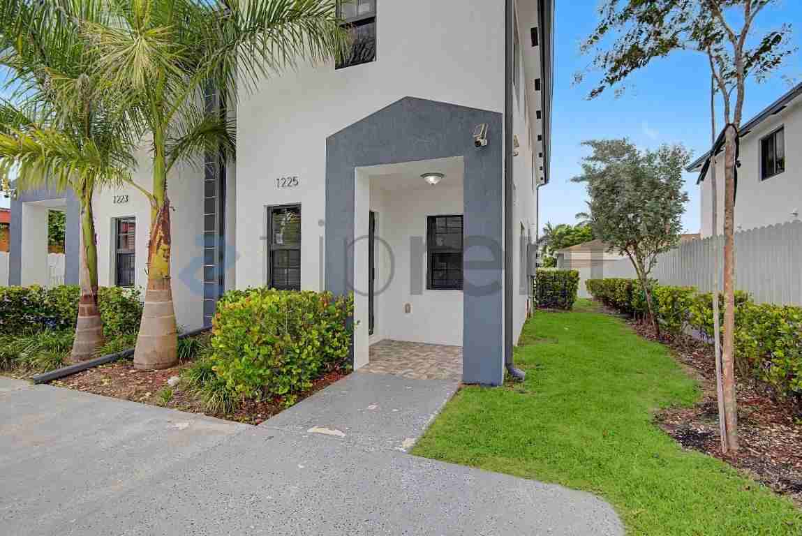 1225 Nw 9th Ave - Photo 2 of 26