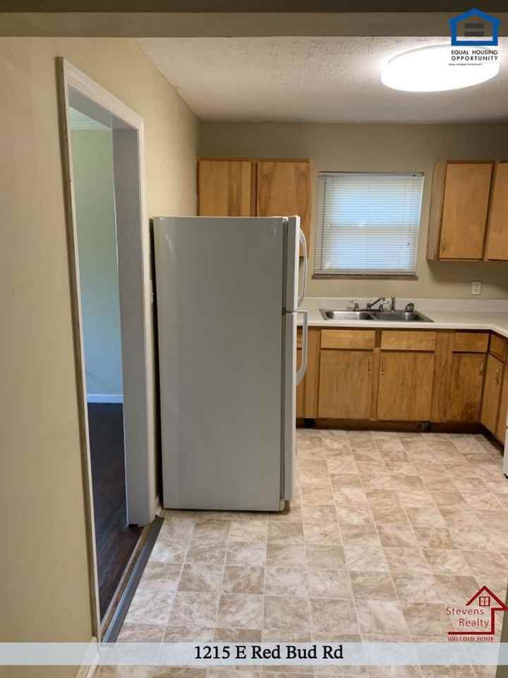 1215 E Red Bud Rd - Photo 2 of 18