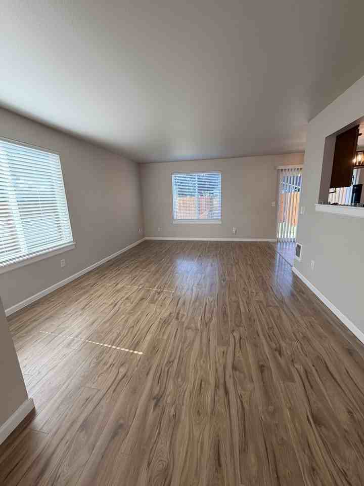 328 Tacoma Blvd S #NA - Photo 5 of 21
