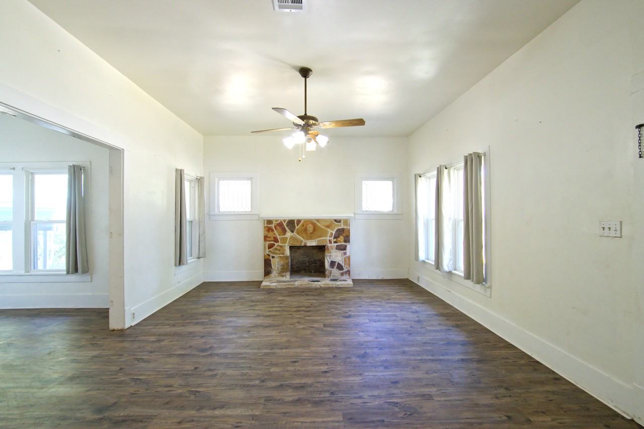606 E Avenue C #NA - Photo 3 of 14
