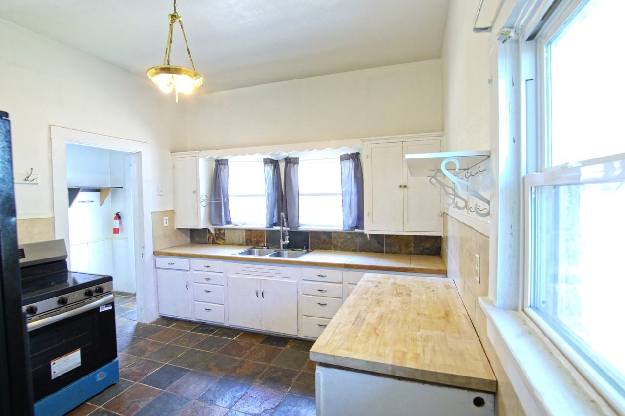 606 E Avenue C #NA - Photo 5 of 14