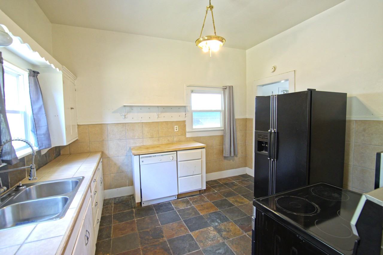 606 E Avenue C #NA - Photo 6 of 14