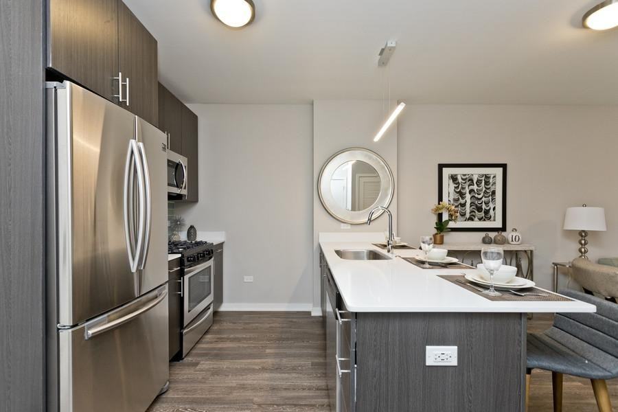 1552 N North Park Ave #701 - Photo 3 of 32
