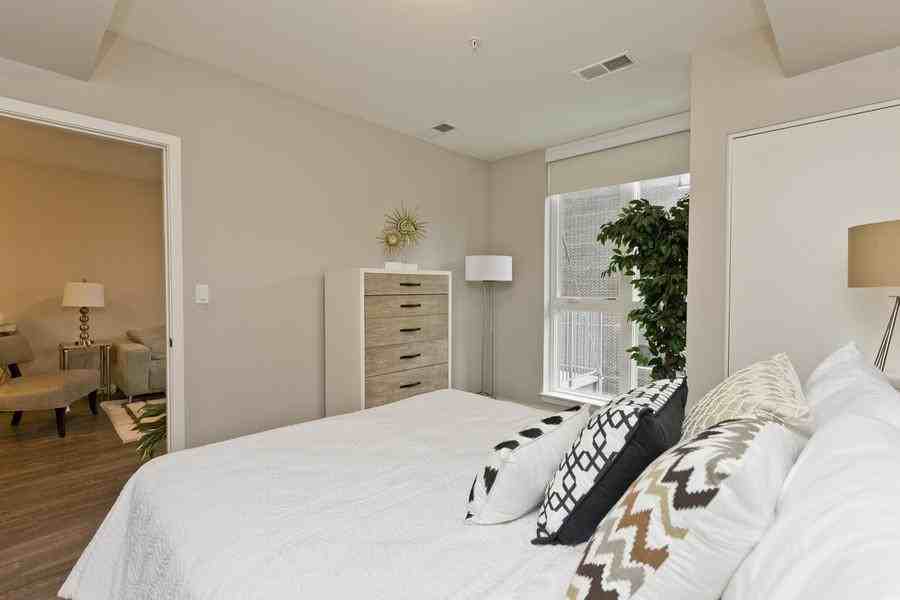 1552 N North Park Ave #701 - Photo 4 of 32