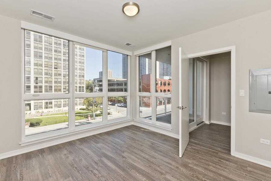1552 N North Park Ave #701 - Photo 5 of 32